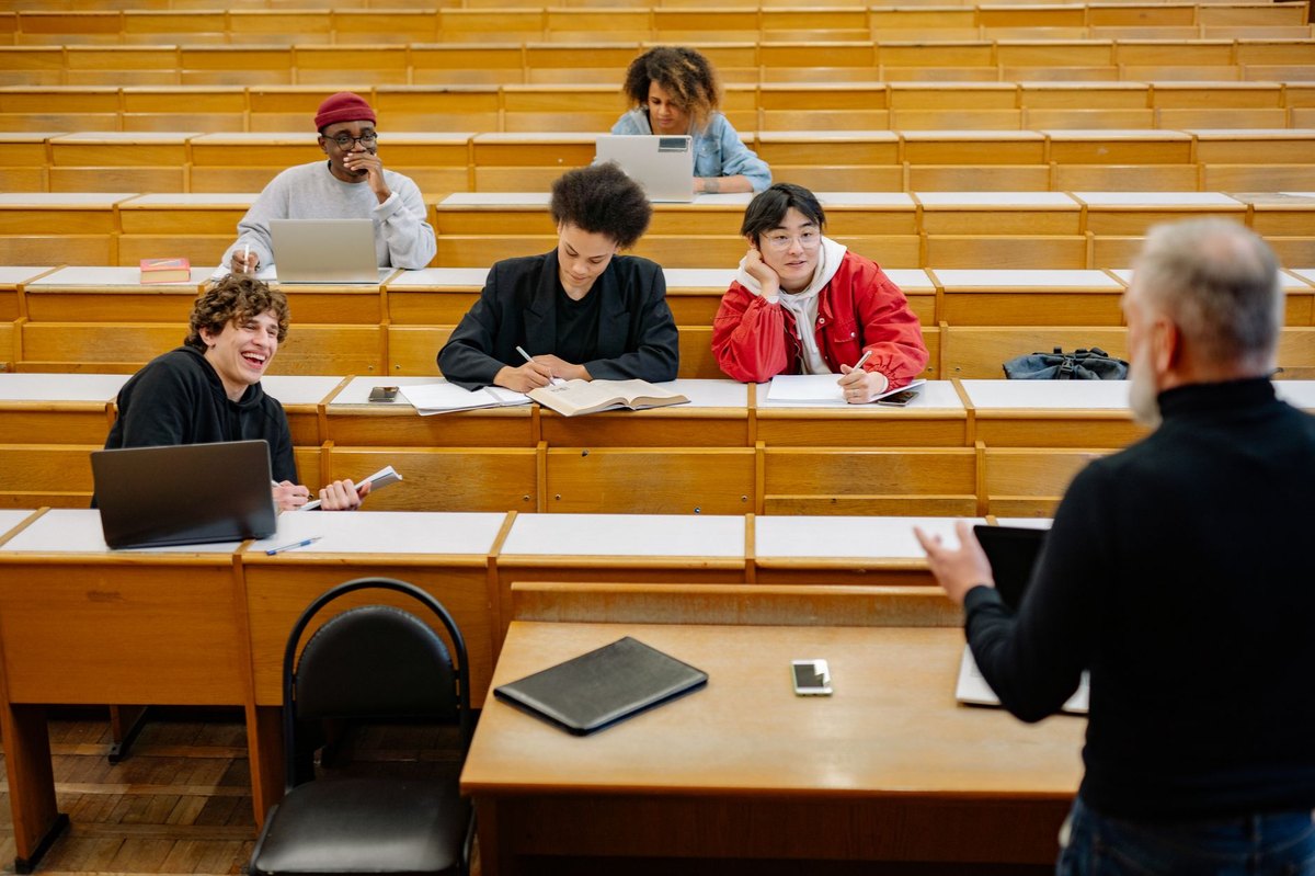 Distance Education Becomes Fully Interactive With VR/AR.
