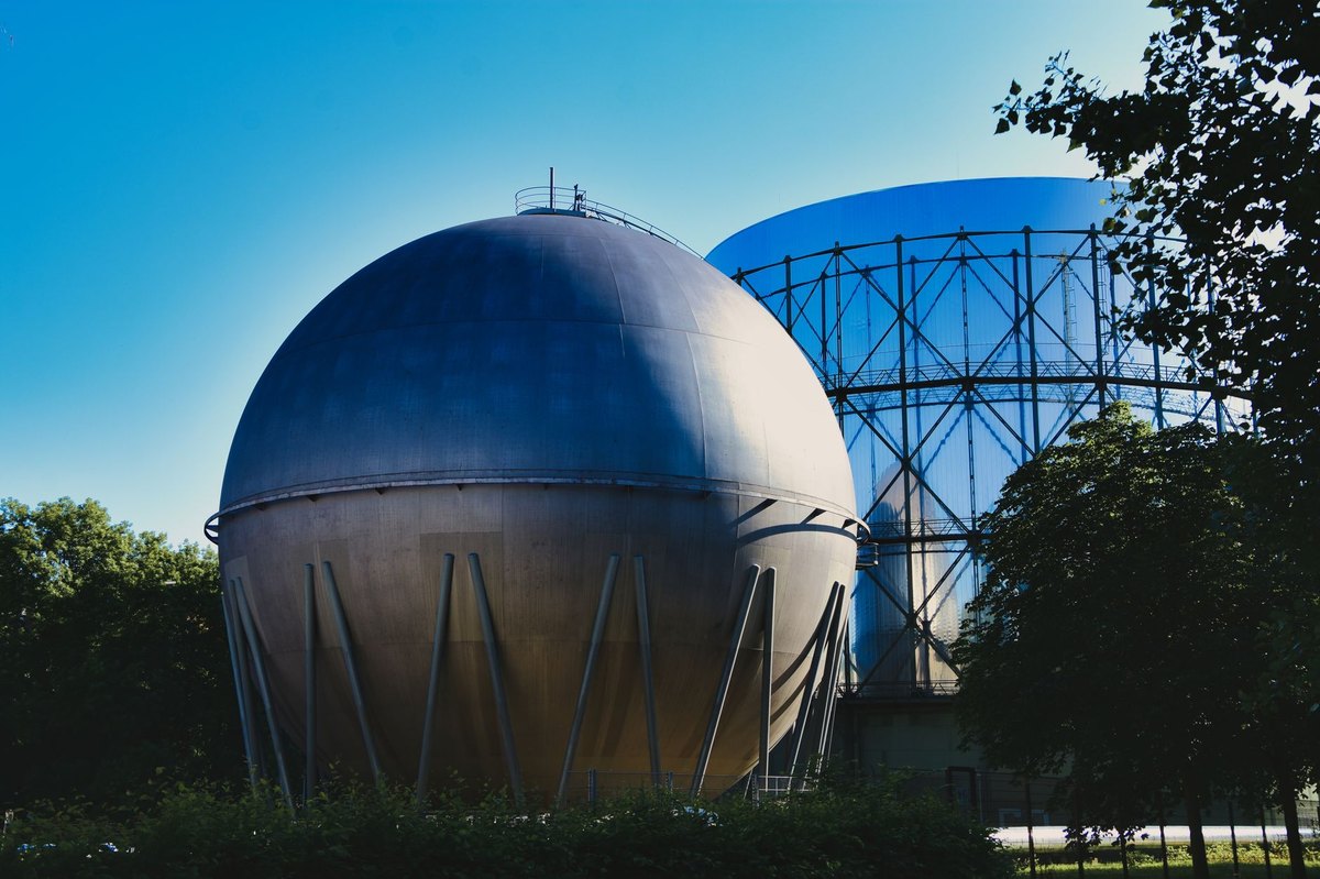 Hydrogen Production Via Artificial Photosynthesis Will Become Commercialized.