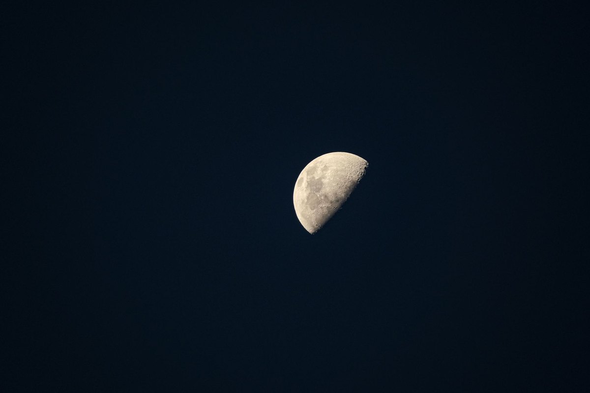 The Moon Base Becomes A Permanent Settlement Of 10,000,000+ People.